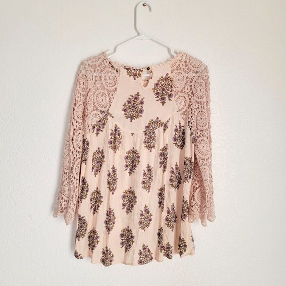 Xhilaration Floral Blouse With Crocheted Sleeves Size XL - Picture 2 of 16